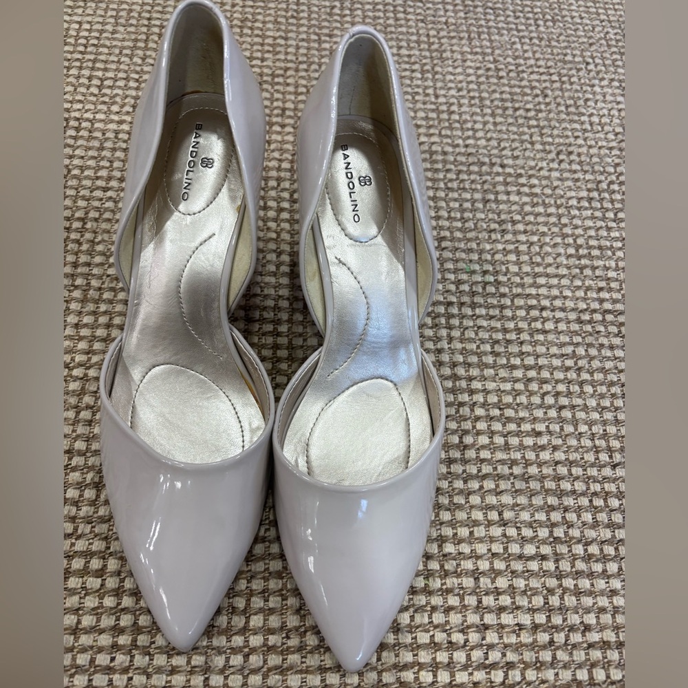 Bandolino NWOT Women's Glossy Cream Heels